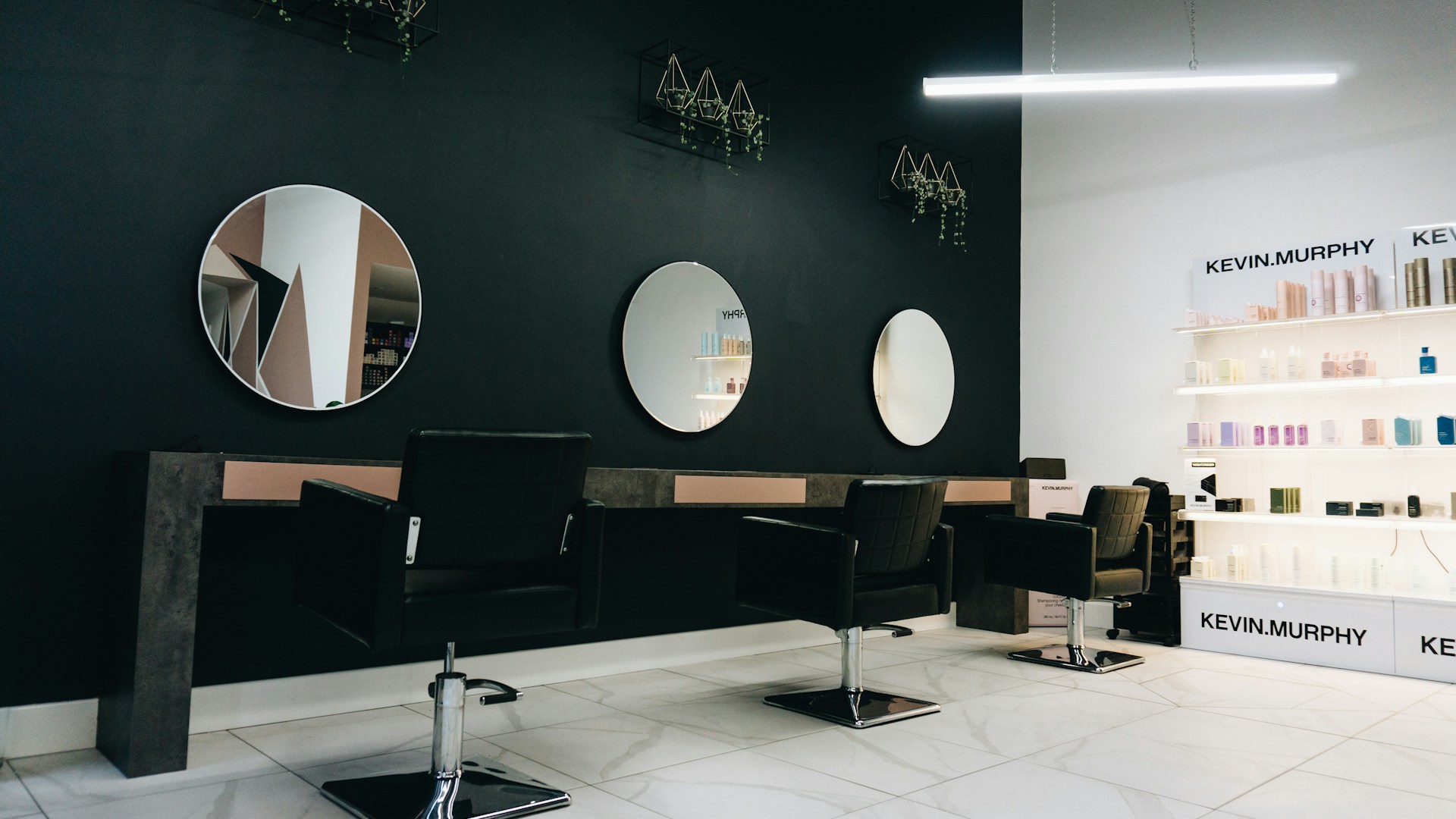 AI voice agent answering a salon's phone and booking an appointment